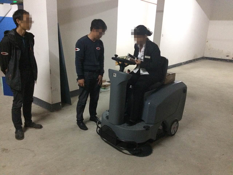 厂房库房地面卫生当然选择辉达娱乐扫地机