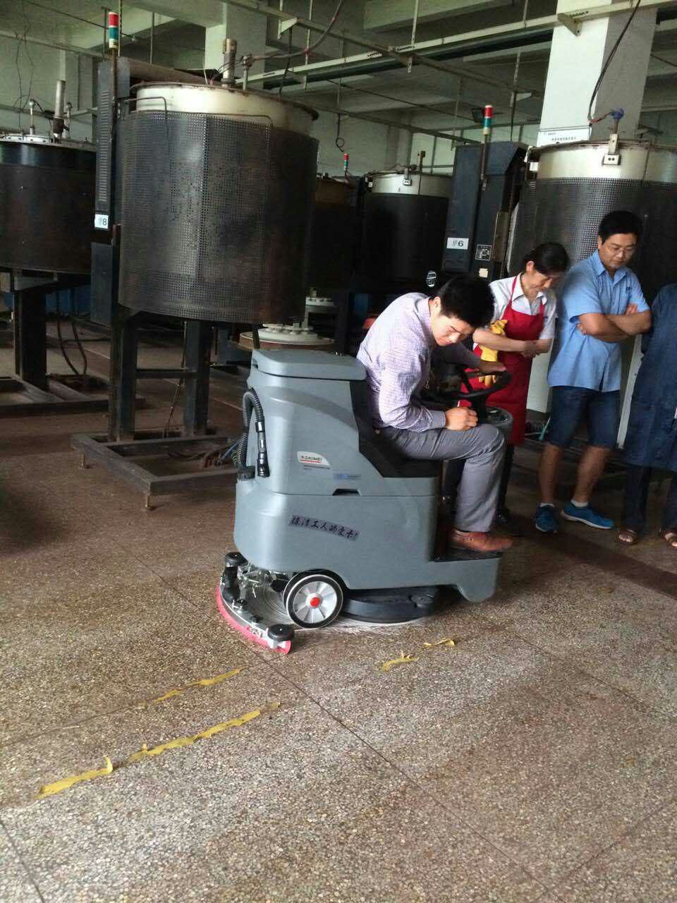 选择辉达娱乐的洗地机租赁有什么好处？